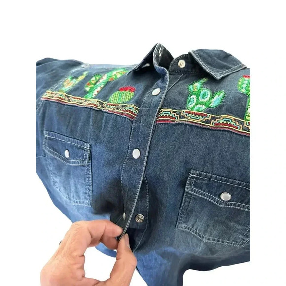Panhandle Blue Button Down Embroidered Denim Jean Shirt Size Medium - Picture 9 of 9